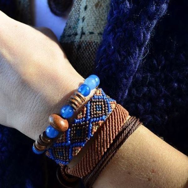Picture of Brown Loves Blue